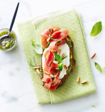 recette tartine de jambon cru, pesto et mozzarella